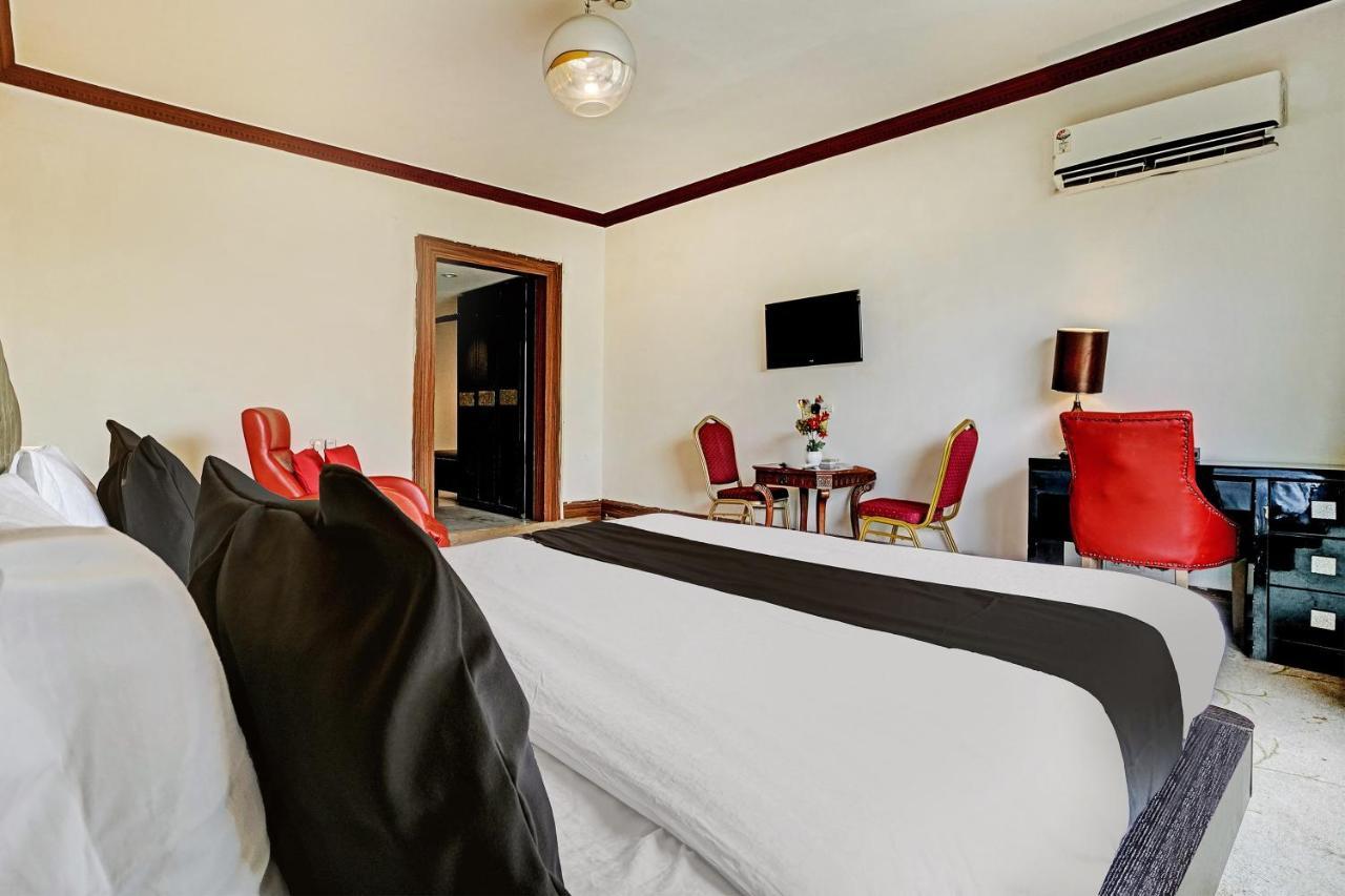 Townhouse 809 Royal Palms Hotel - Rose Collection مومباي المظهر الخارجي الصورة