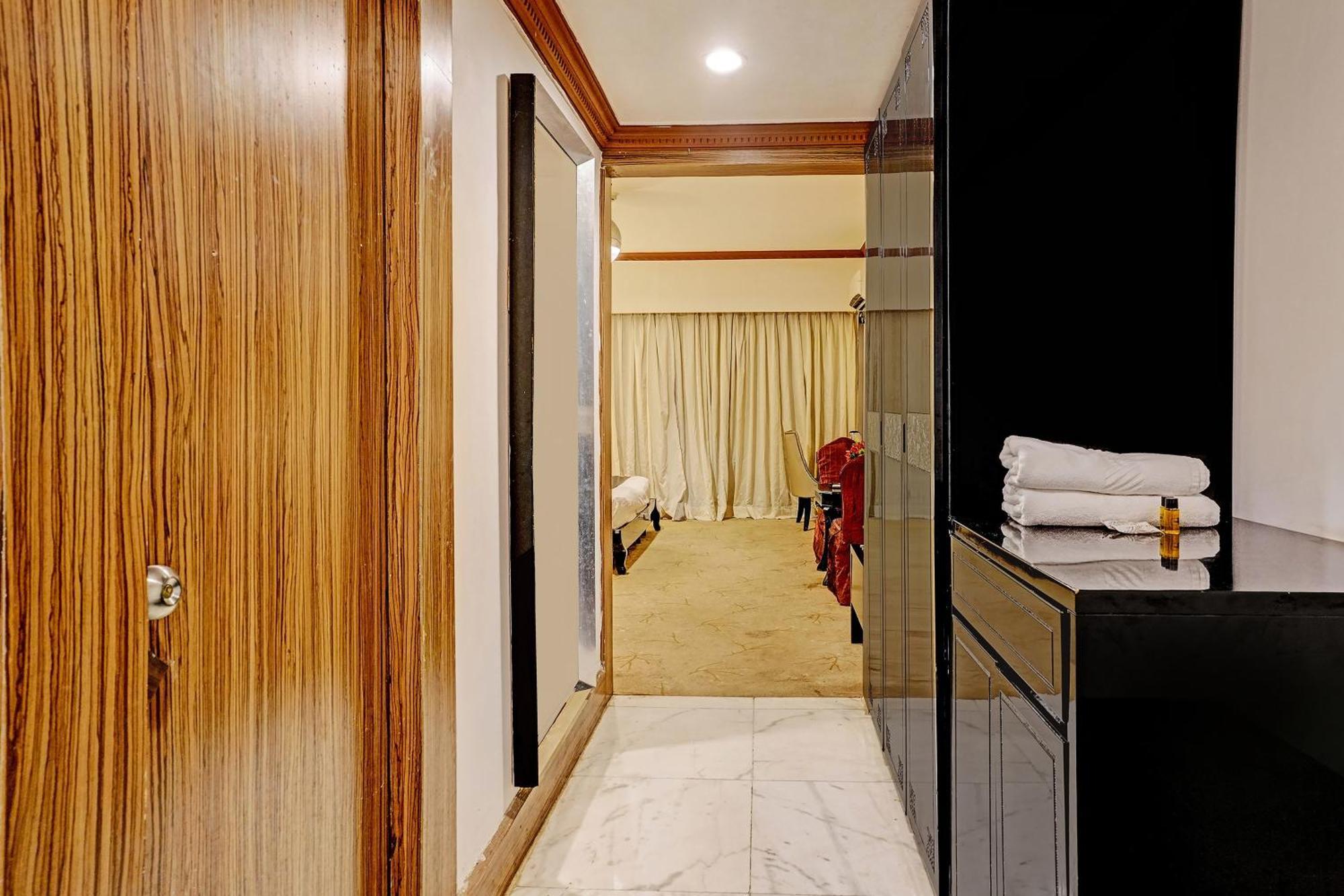 Townhouse 809 Royal Palms Hotel - Rose Collection مومباي المظهر الخارجي الصورة